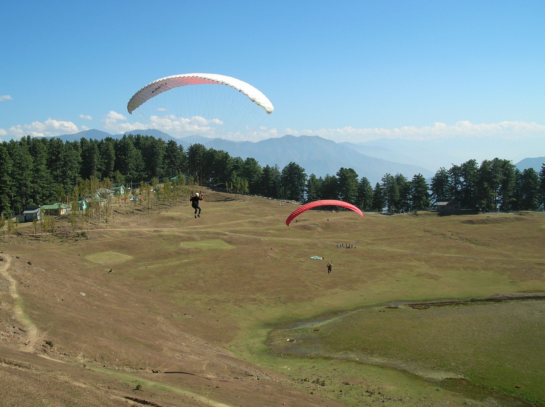 Paragliding_at_Sanasar